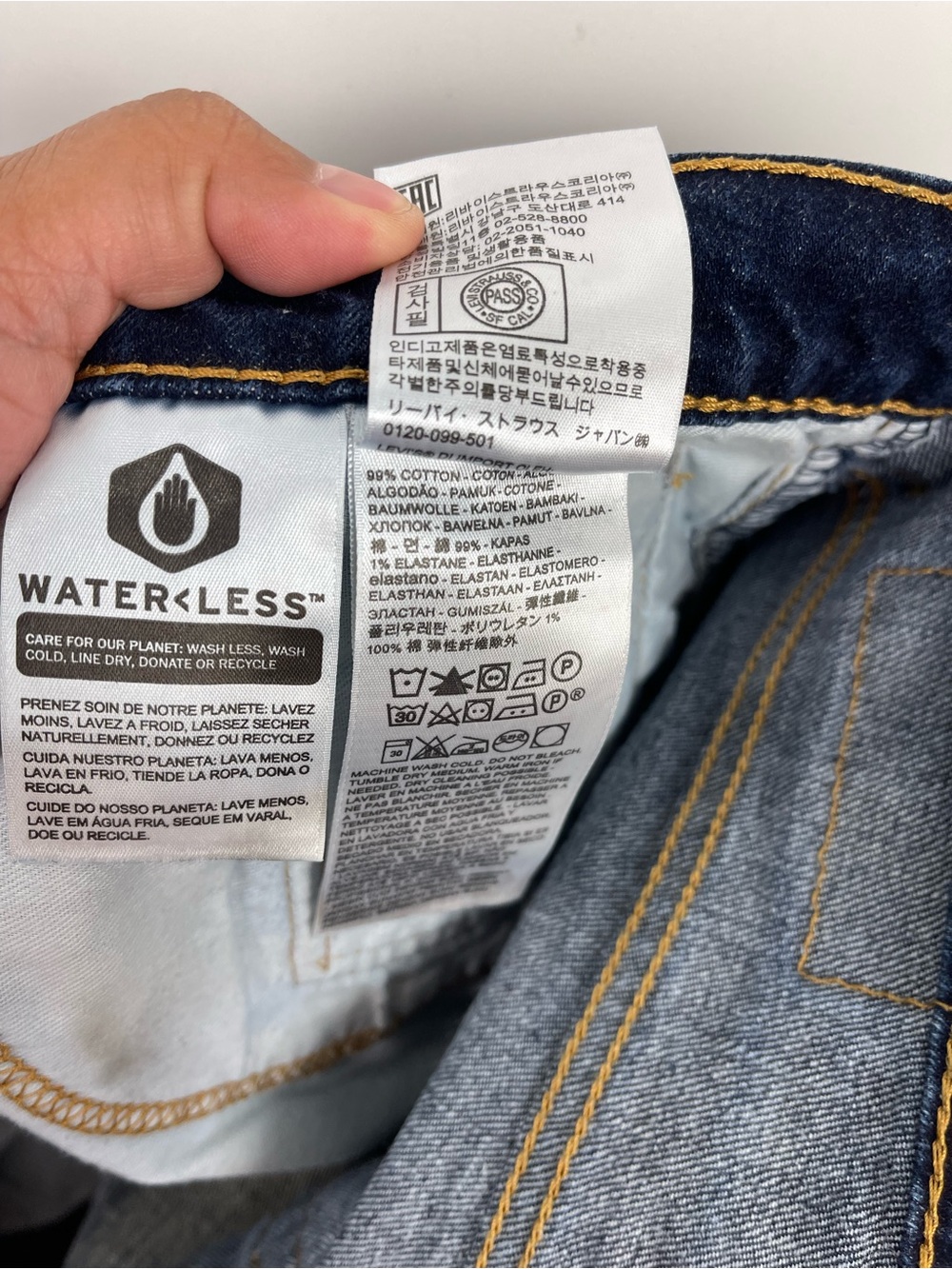 Levi’s 550 Men’s Relaxed Fit Jeans Dark Wash Blue Size 48x32 Classic Straight - Picture 6 of 7